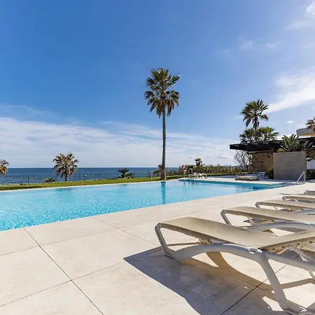 Apartment Modern Frontline - *