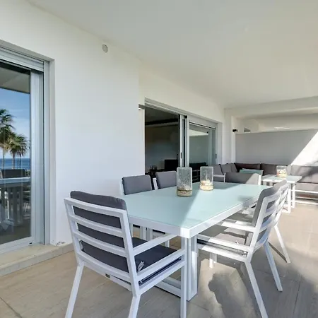 Apartment Modern Frontline - *