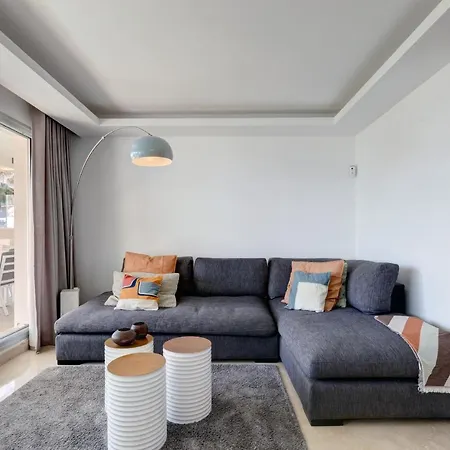 Modern Frontline - Estepona