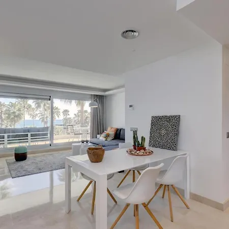 Apartment Modern Frontline - *